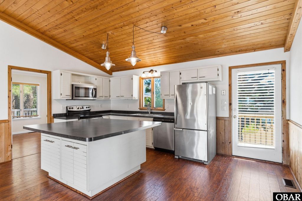 Image 19 of property listing at 3930 Ivy Lane, Kitty Hawk, NC 27949