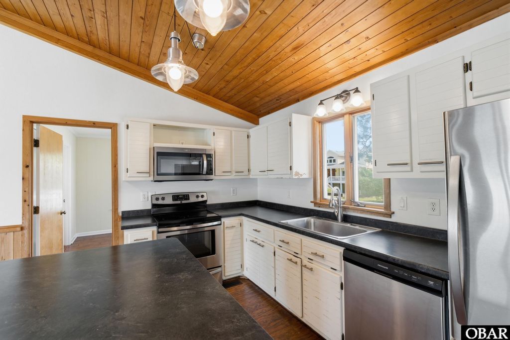 Image 20 of property listing at 3930 Ivy Lane, Kitty Hawk, NC 27949