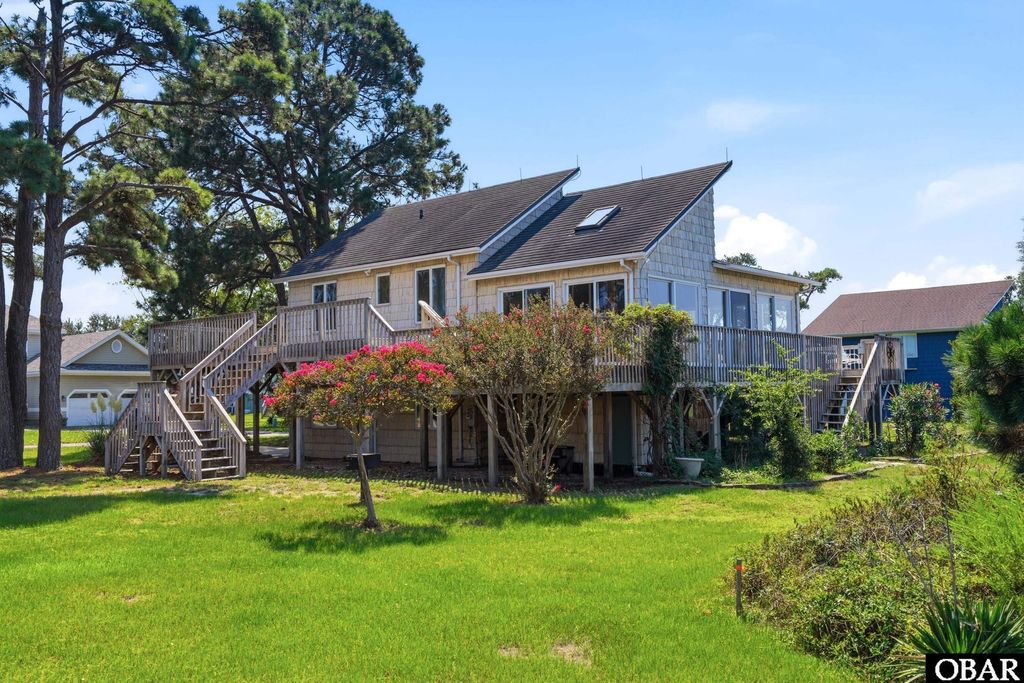Image 3 of property listing at 3930 Ivy Lane, Kitty Hawk, NC 27949
