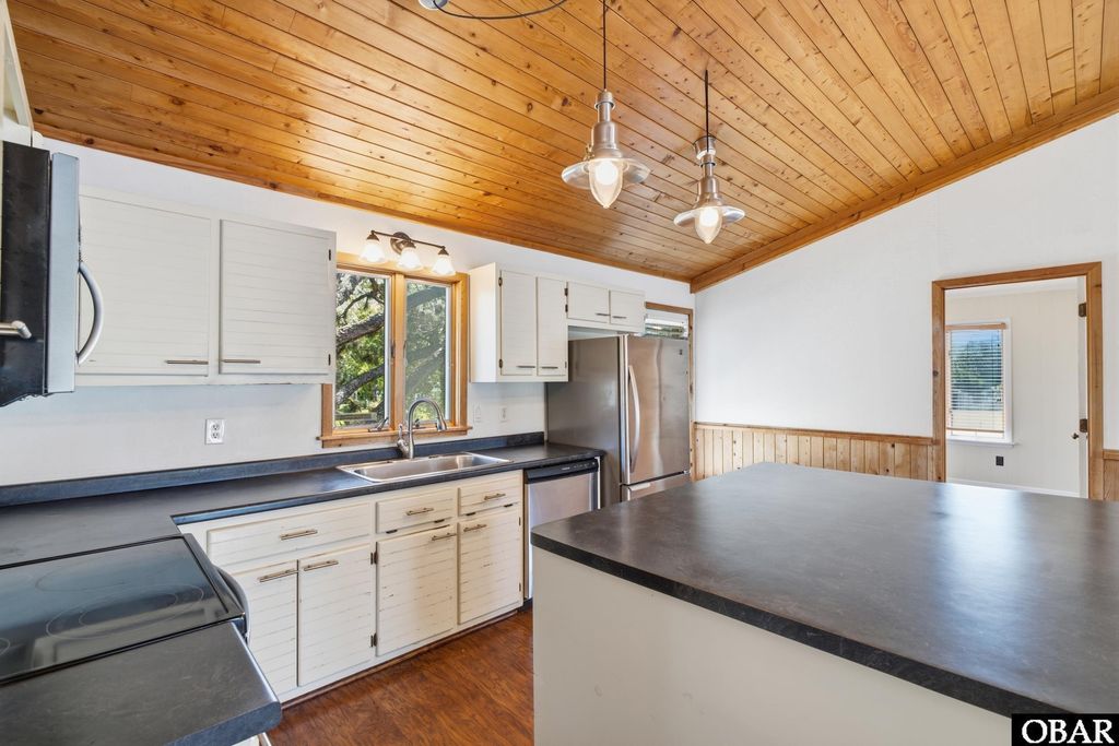 Image 21 of property listing at 3930 Ivy Lane, Kitty Hawk, NC 27949