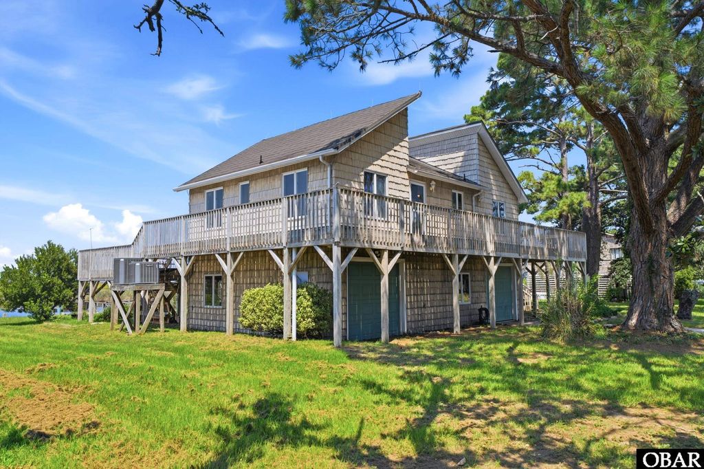 Image 4 of property listing at 3930 Ivy Lane, Kitty Hawk, NC 27949