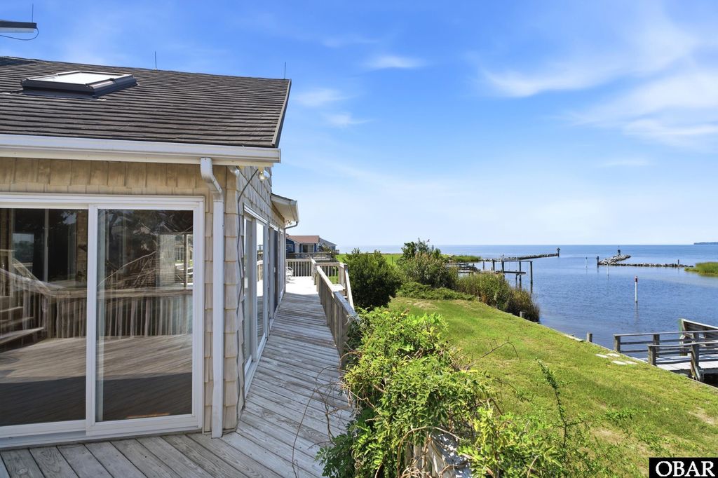 Image 10 of property listing at 3930 Ivy Lane, Kitty Hawk, NC 27949