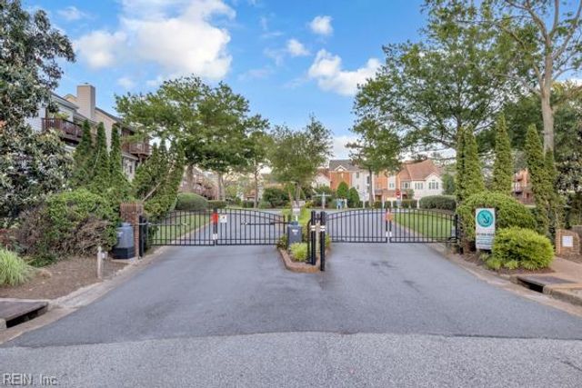 242 Genoa DR # 20, Hampton, VA 23664