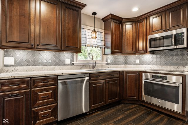 10726 Lakeview Drive, Carmel, IN 46033