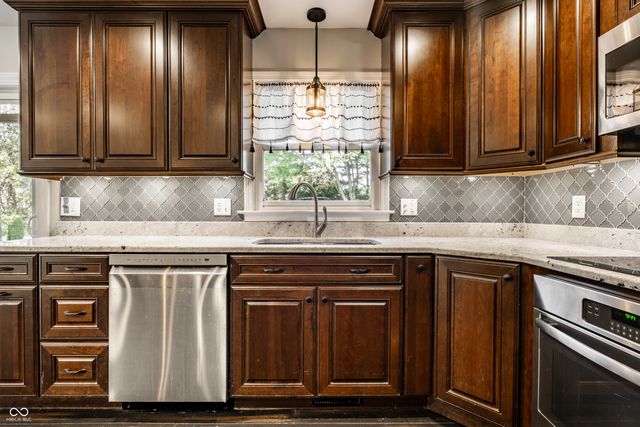 10726 Lakeview Drive, Carmel, IN 46033