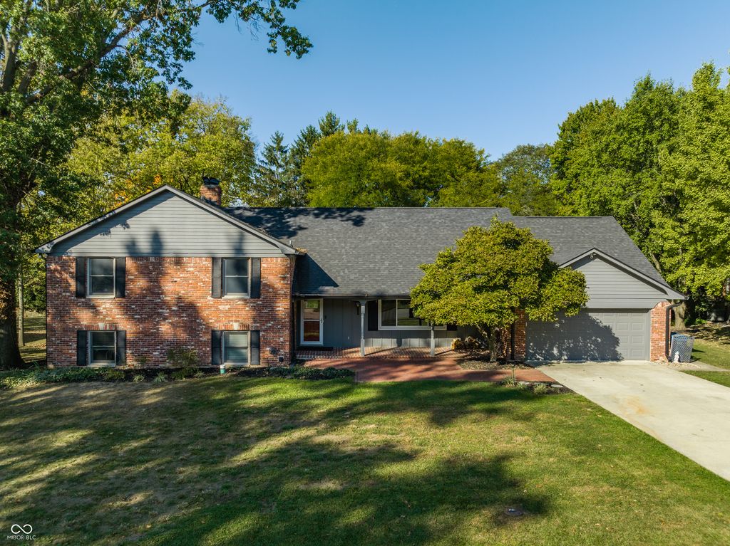 10726 Lakeview Drive, Carmel, IN 46033