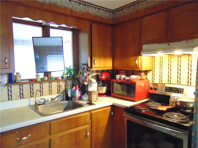 910 Lincoln Ave, Charleroi Boro, PA 15022