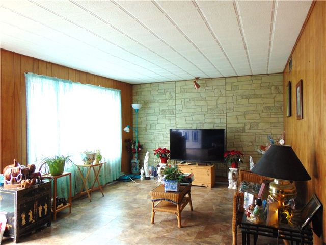 910 Lincoln Ave, Charleroi Boro, PA 15022