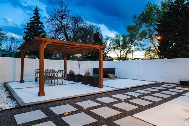 1475 E LAKEWOOD DR, Holladay, UT 84117