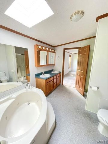 12441 Ladue Road, Creve Coeur, MO 63141