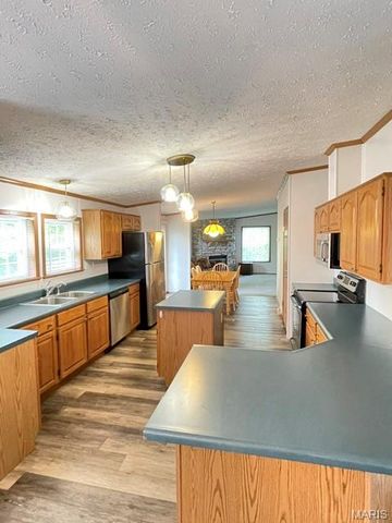 12441 Ladue Road, Creve Coeur, MO 63141