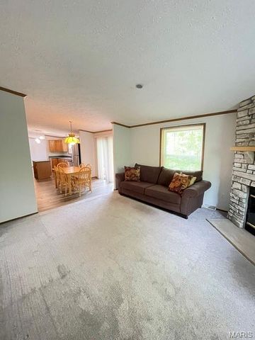 12441 Ladue Road, Creve Coeur, MO 63141
