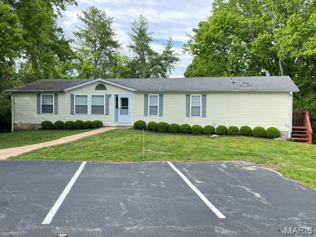 12441 Ladue Road, Creve Coeur, MO 63141
