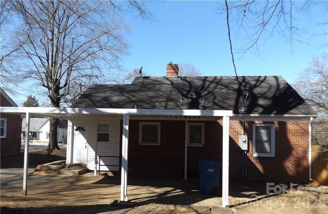 1024 8th Street NE, Hickory, NC 28601