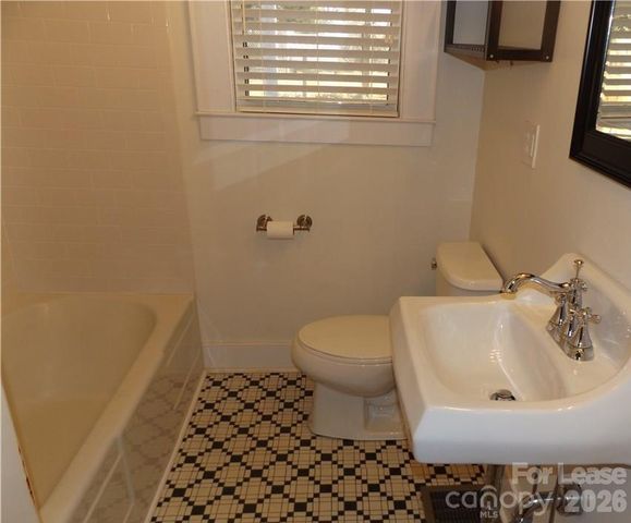 1024 8th Street NE, Hickory, NC 28601