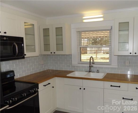 1024 8th Street NE, Hickory, NC 28601