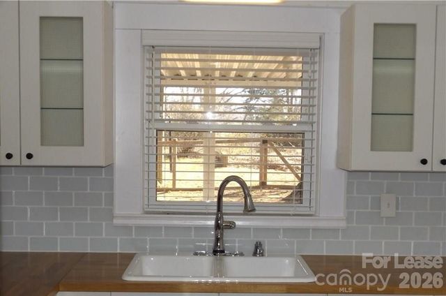 1024 8th Street NE, Hickory, NC 28601