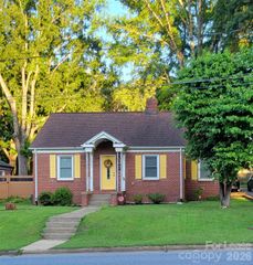 1024 8th Street NE, Hickory, NC 28601