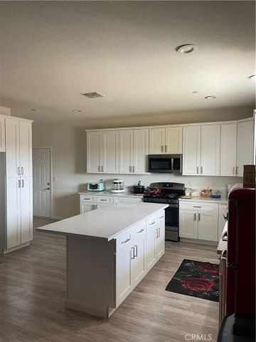 7800 Bay Avenue, California City, CA 93505
