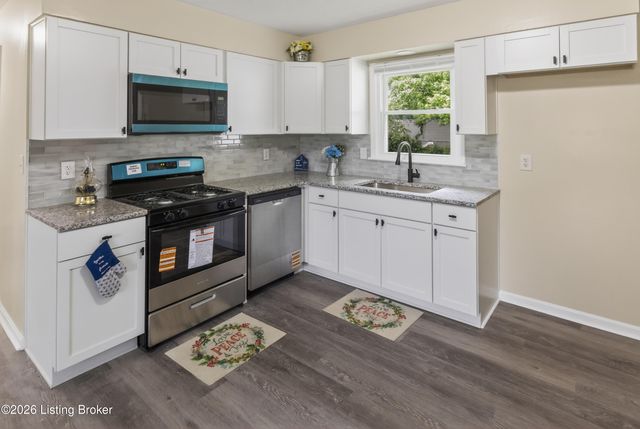 11214 Deering Rd, Louisville, KY 40272