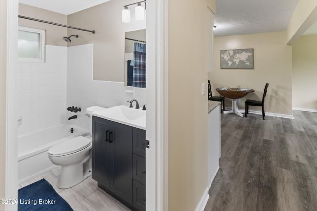 11214 Deering Rd, Louisville, KY 40272