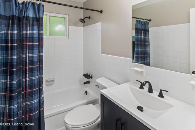 11214 Deering Rd, Louisville, KY 40272