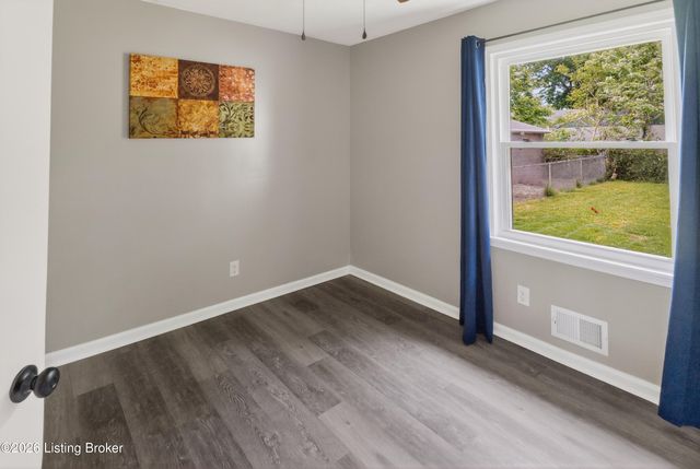 11214 Deering Rd, Louisville, KY 40272