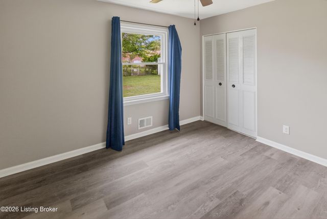 11214 Deering Rd, Louisville, KY 40272