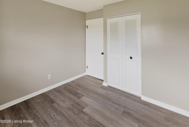 11214 Deering Rd, Louisville, KY 40272