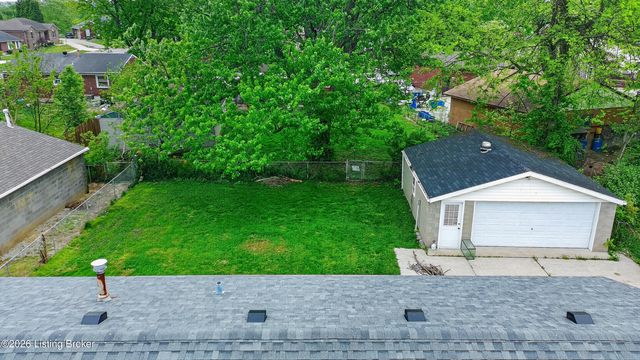 11214 Deering Rd, Louisville, KY 40272