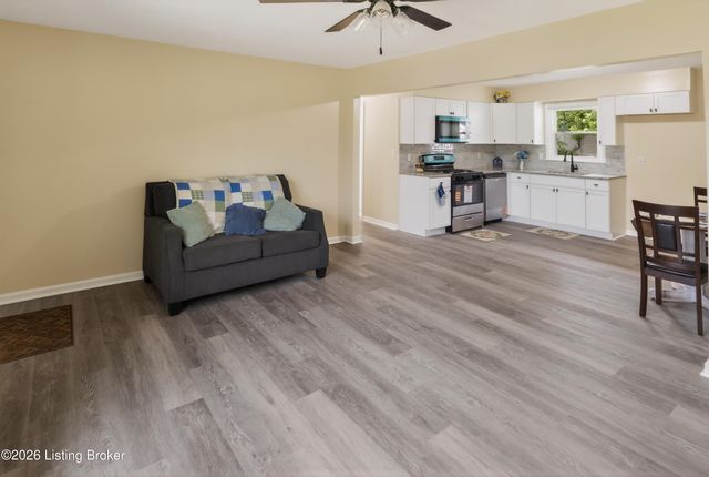 11214 Deering Rd, Louisville, KY 40272