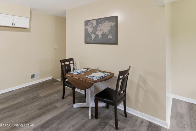 11214 Deering Rd, Louisville, KY 40272