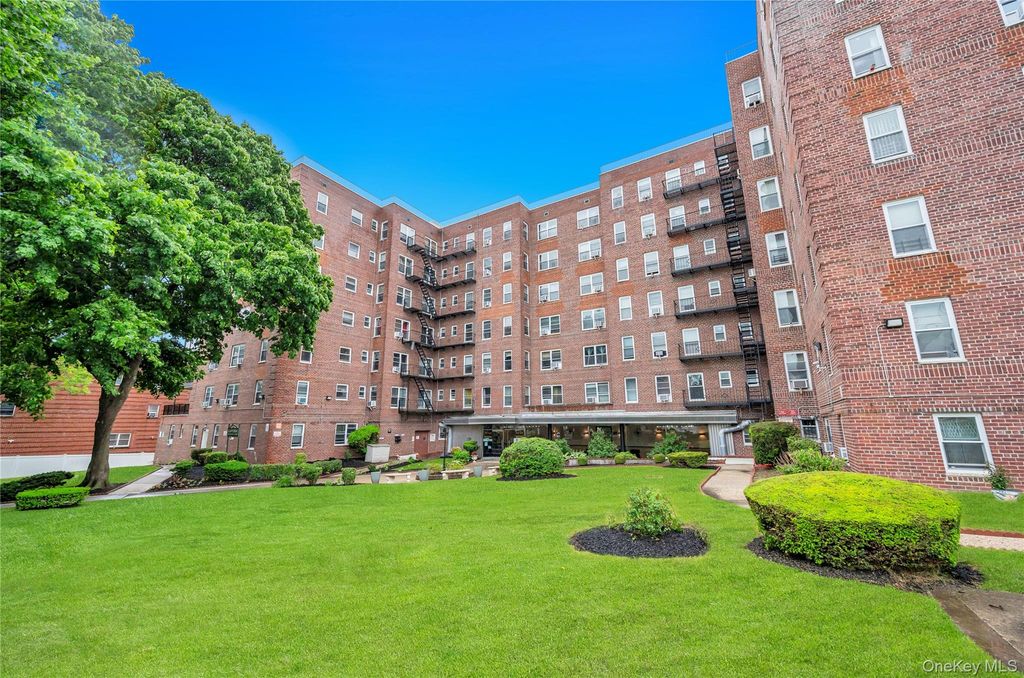 84-50 169th Street 607, Jamaica Hills, NY 11432 — photo 2