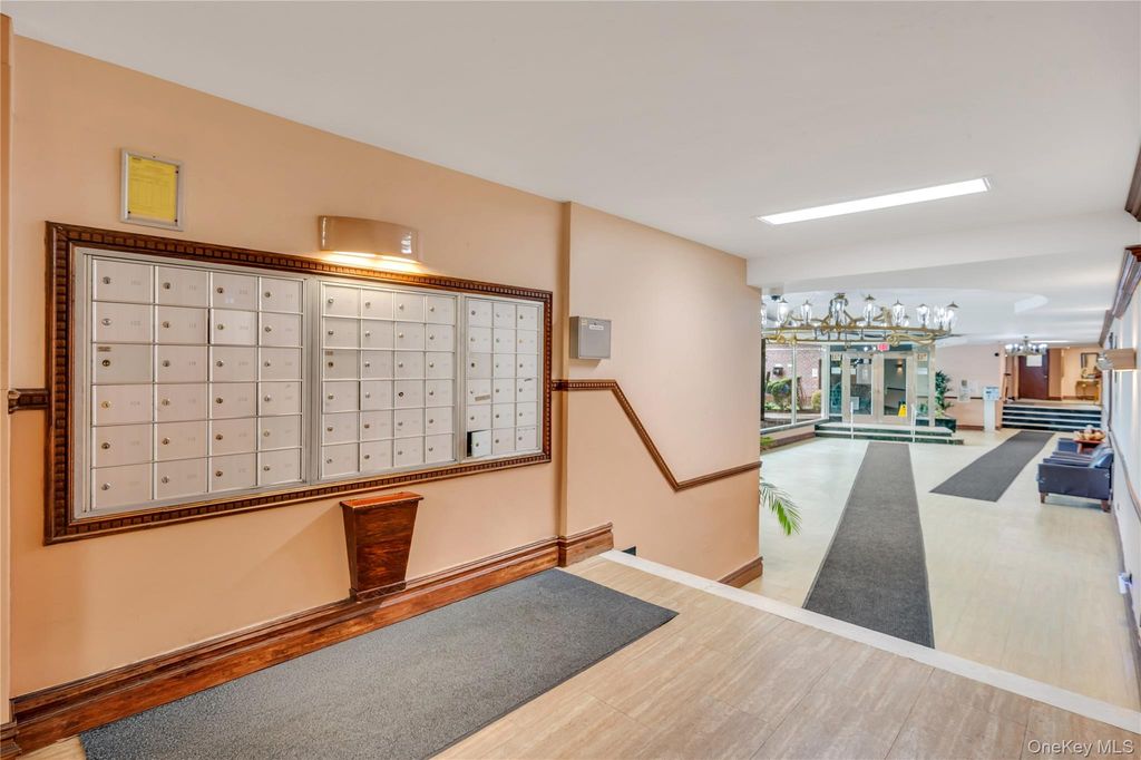 84-50 169th Street 607, Jamaica Hills, NY 11432 — photo 4