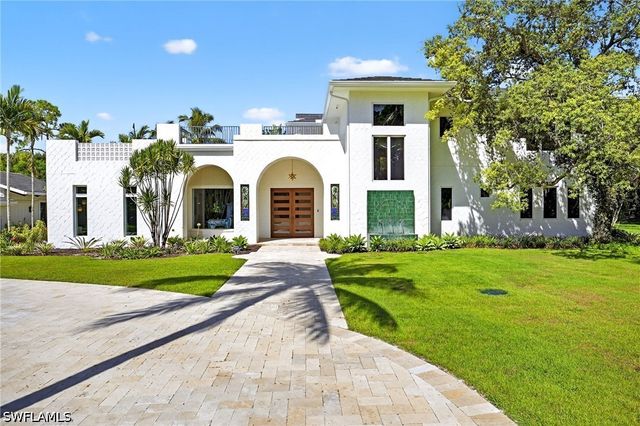111 Caribbean RD, Naples, FL 34108
