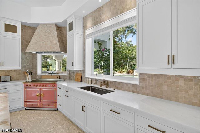 111 Caribbean RD, Naples, FL 34108