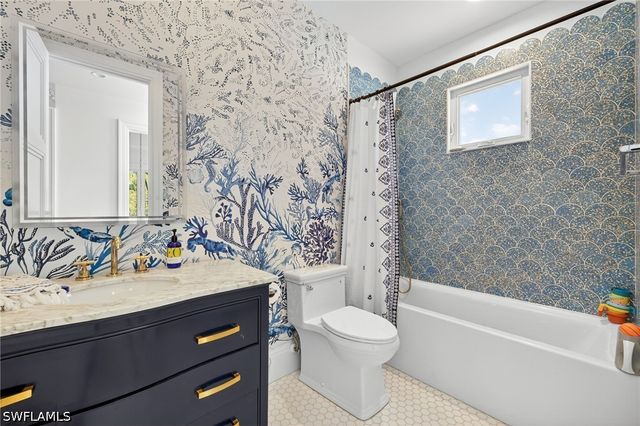 111 Caribbean RD, Naples, FL 34108