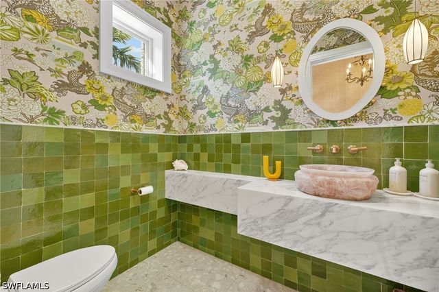 111 Caribbean RD, Naples, FL 34108