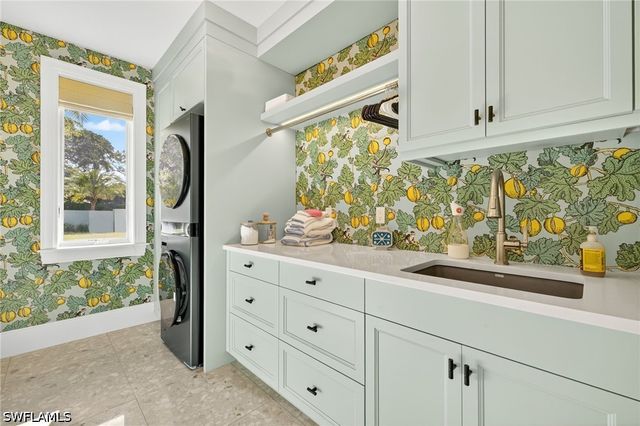 111 Caribbean RD, Naples, FL 34108