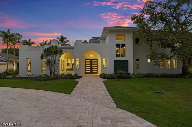 111 Caribbean RD, Naples, FL 34108