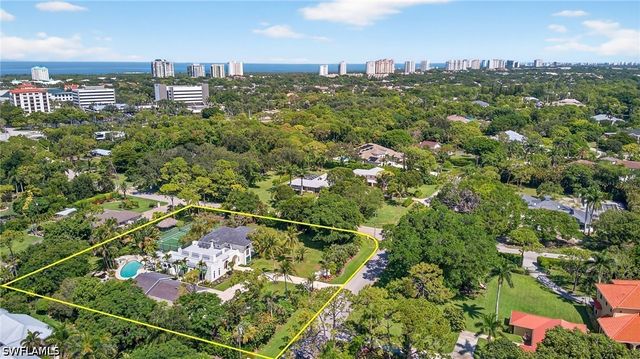 111 Caribbean RD, Naples, FL 34108