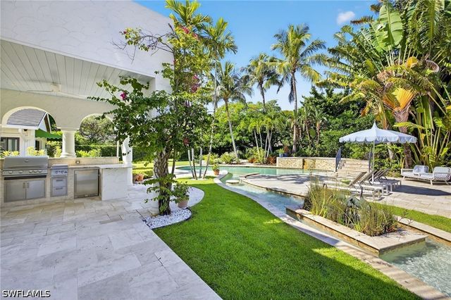 111 Caribbean RD, Naples, FL 34108
