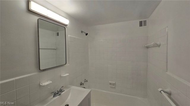 11820 Edgewater Drive, Lakewood, OH 44107