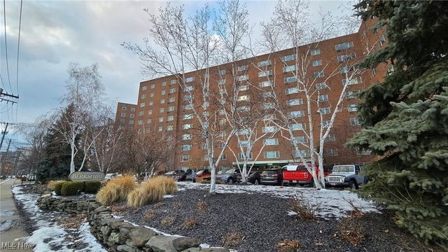 11820 Edgewater Drive, Lakewood, OH 44107
