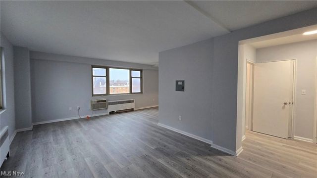 11820 Edgewater Drive, Lakewood, OH 44107