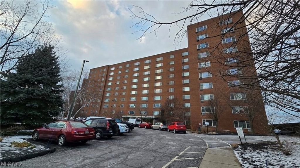 11820 Edgewater Drive, Lakewood, OH 44107