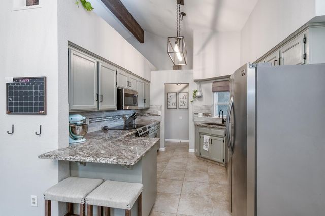 288 W Magill Avenue, Clovis, CA 93612