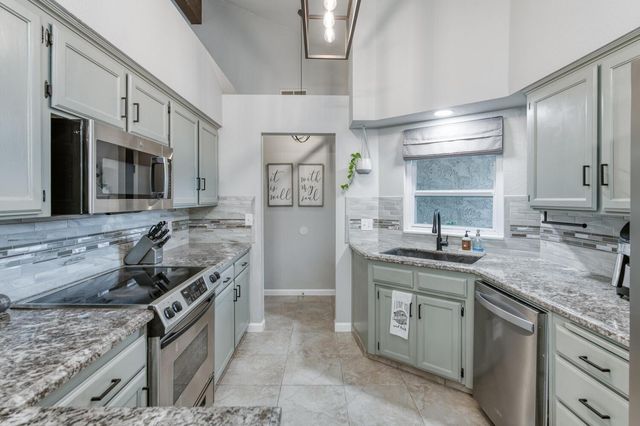 288 W Magill Avenue, Clovis, CA 93612