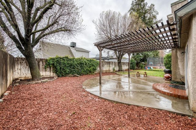 288 W Magill Avenue, Clovis, CA 93612