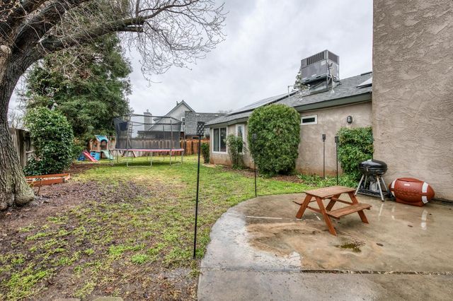 288 W Magill Avenue, Clovis, CA 93612